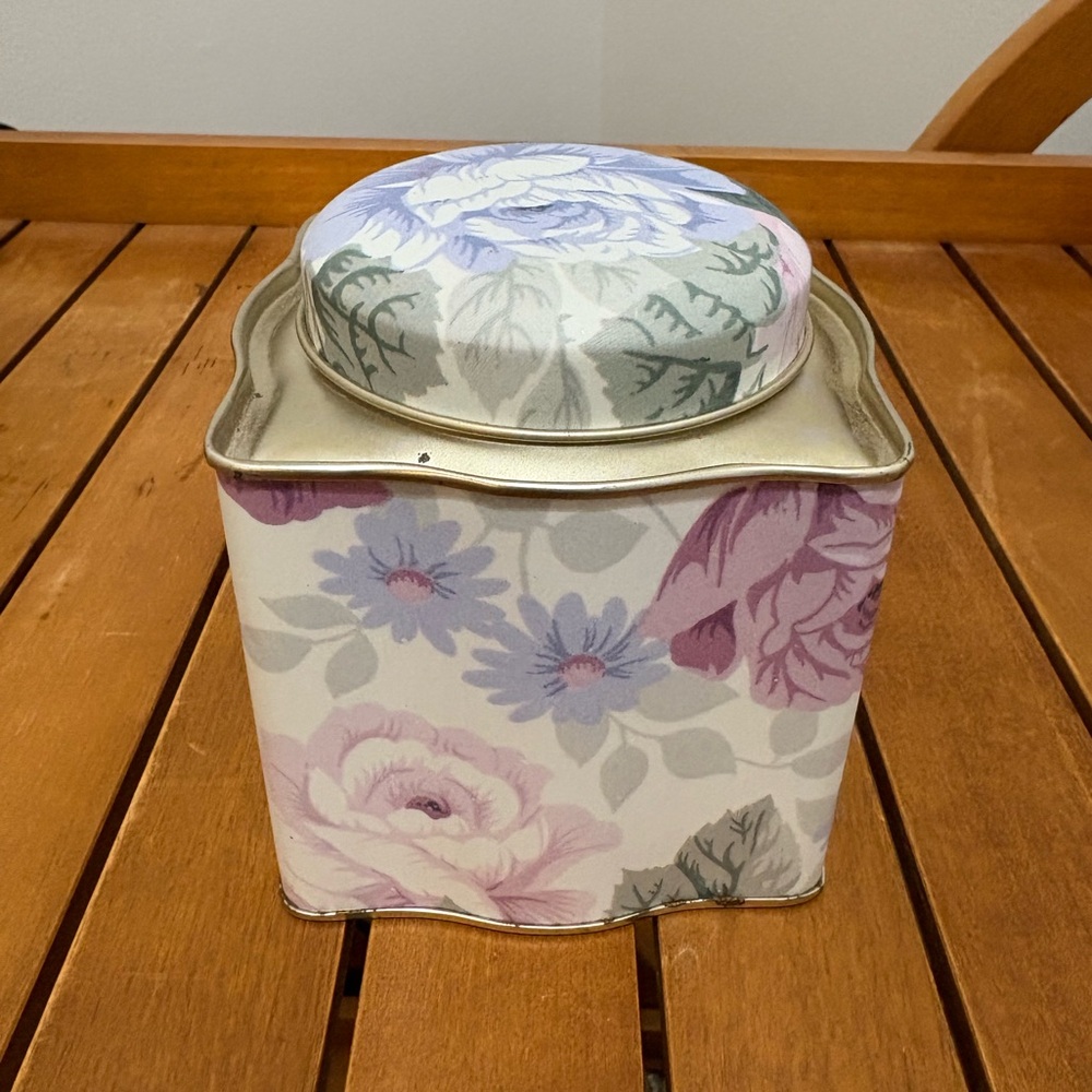 🌸3 For $30🌸Floral Tin Container with Lid